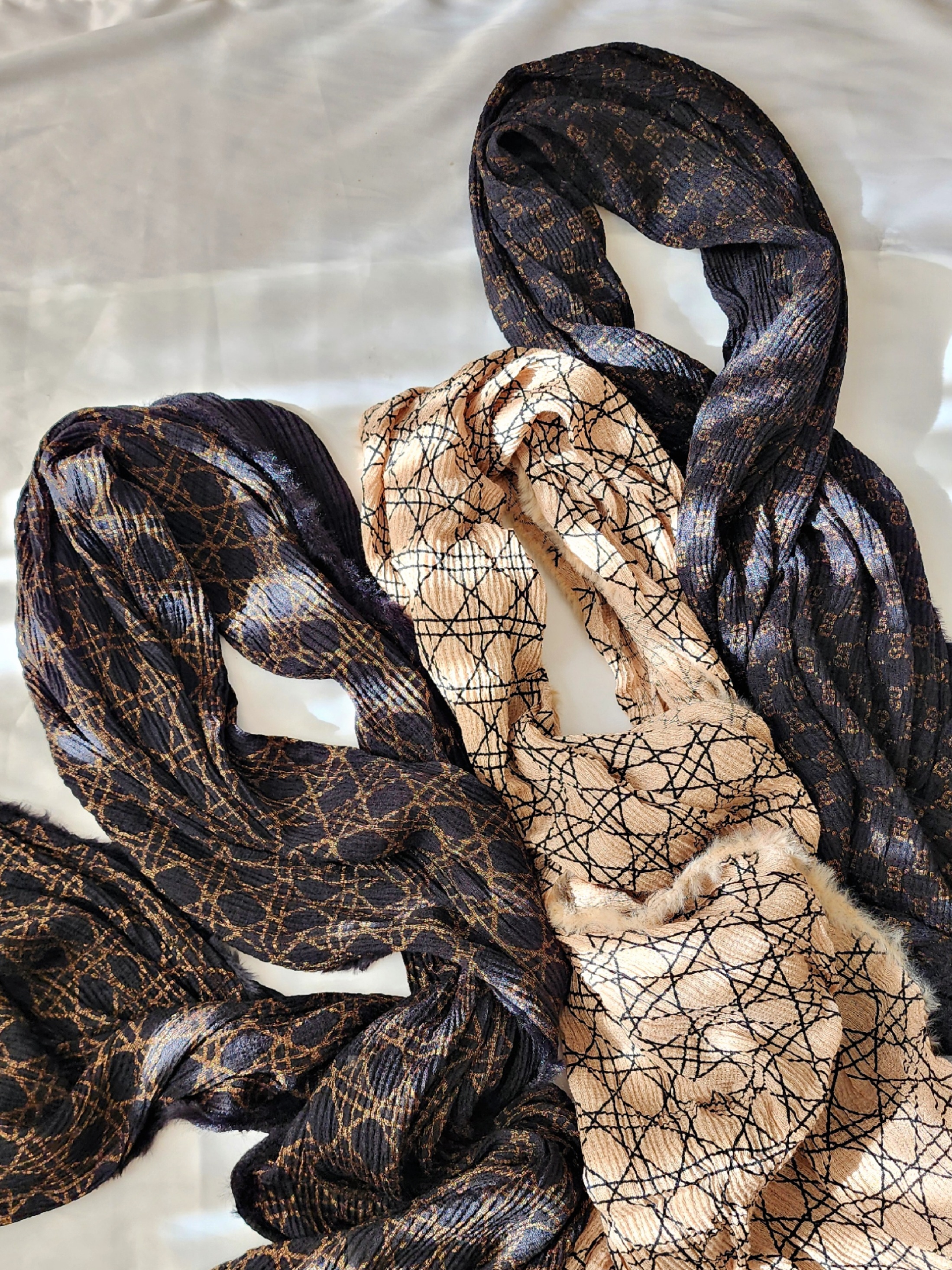 شال موهر پلیسه‌ای دور خز